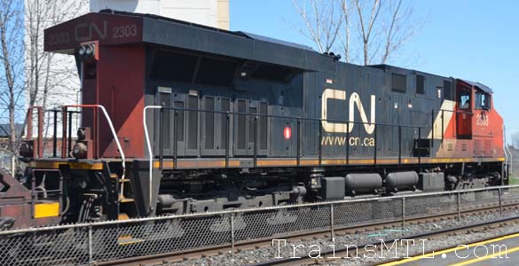 Locomotive CN2303 right side / coté droit